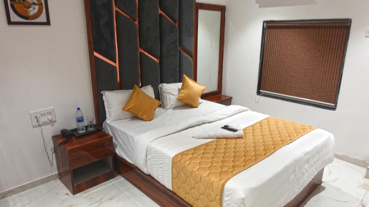 Hotel Palms Residency, Chembur Mumbai  Buitenkant foto