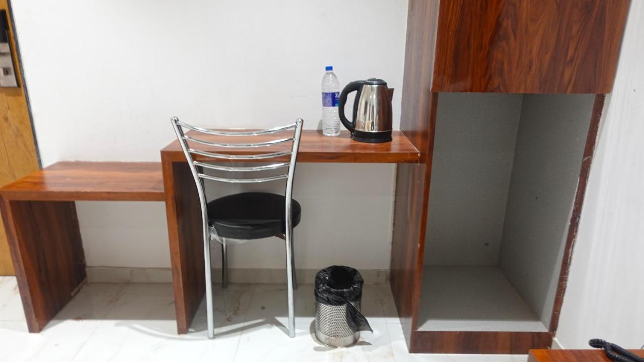 Hotel Palms Residency, Chembur Mumbai  Buitenkant foto