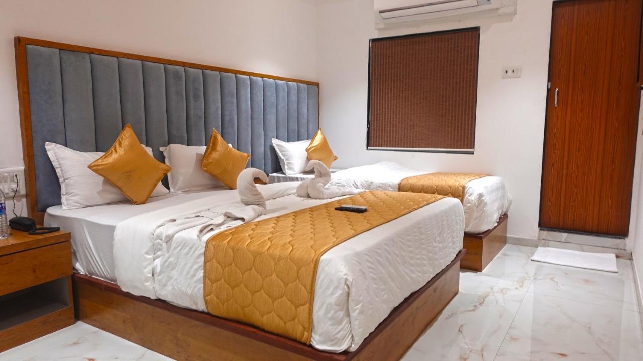 Hotel Palms Residency, Chembur Mumbai  Buitenkant foto