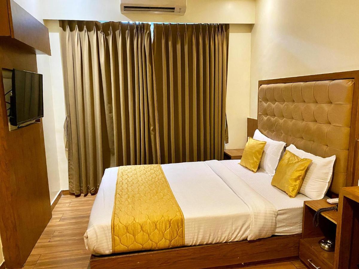 Hotel Palms Residency, Chembur Mumbai  Buitenkant foto