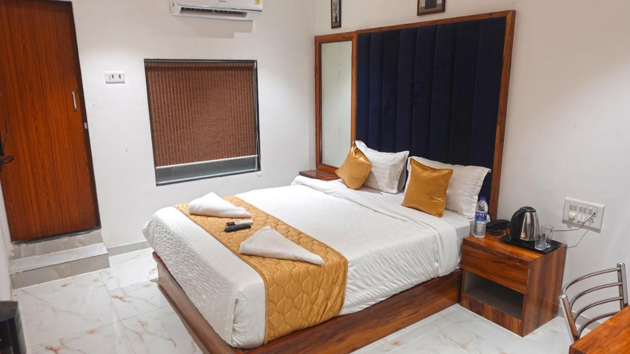 Hotel Palms Residency, Chembur Mumbai  Buitenkant foto