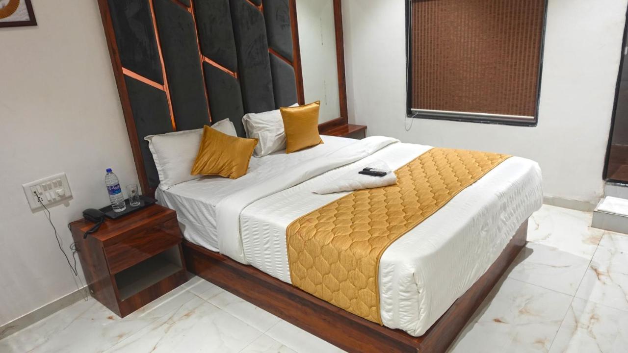 Hotel Palms Residency, Chembur Mumbai  Buitenkant foto