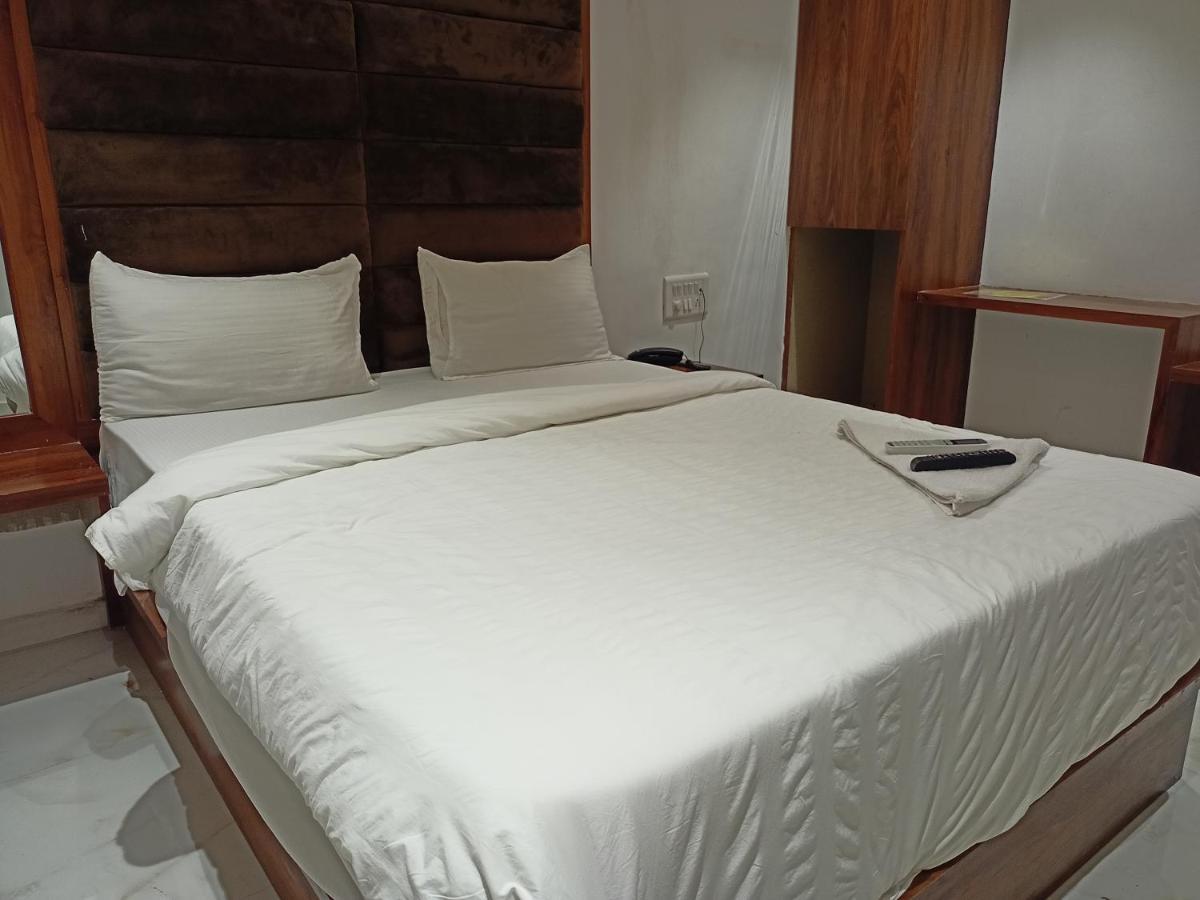 Hotel Palms Residency, Chembur Mumbai  Buitenkant foto