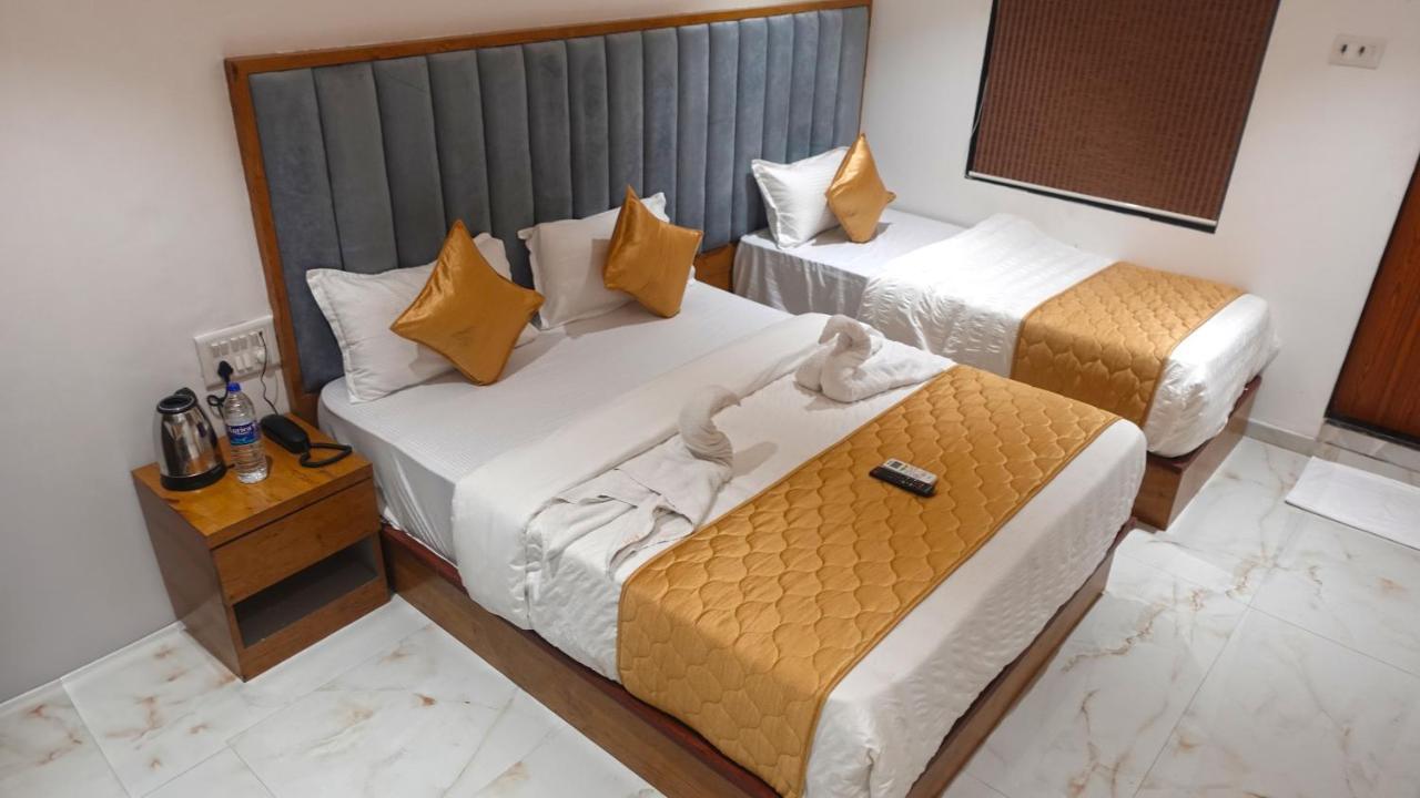 Hotel Palms Residency, Chembur Mumbai  Buitenkant foto